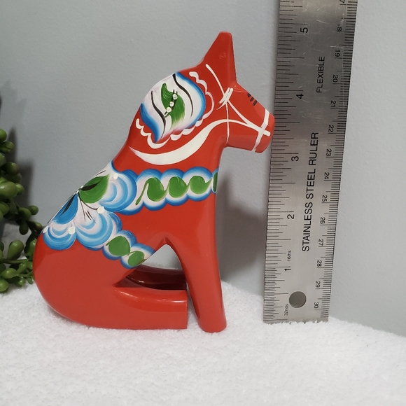 Sitting Red Swedish Dala Horse - UNIQUE Carved Wooden - Picture 6 of 6